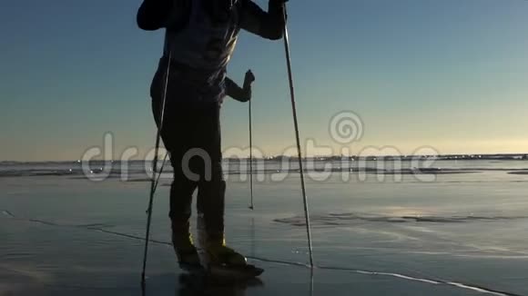 运动员在贝加尔湖训练视频的预览图