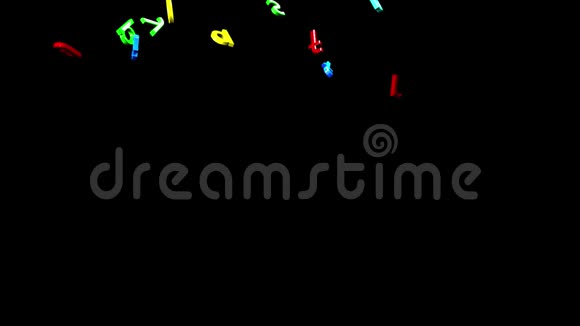 许多五颜六色的字母落在黑色的背景上隔离英文字母飞行字母视频的预览图