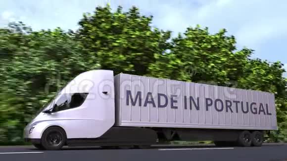 现代电动半挂车卡车在港口文字上加上MADE与葡萄牙进口或出口有关的循环视频的预览图