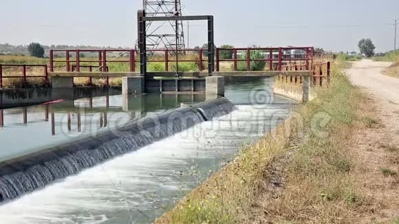 灌溉水道和水闸视频的预览图