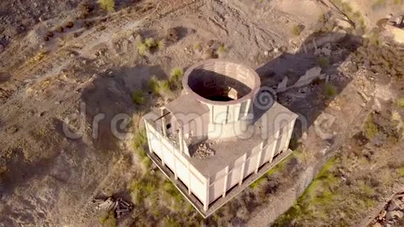 废弃的采矿建筑视频的预览图