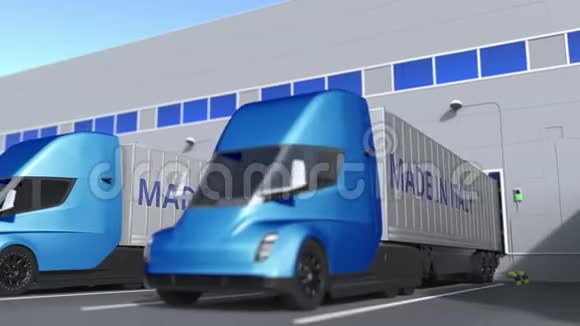 现代半挂车卡车与意大利制造文本正在加载或卸载在仓库与意大利有关的业务视频的预览图