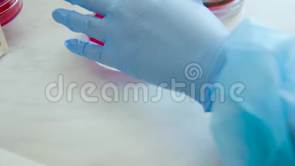细菌实验室的培养皿视频的预览图