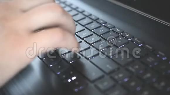 用俄语abc输入键盘笔记本电脑视频的预览图