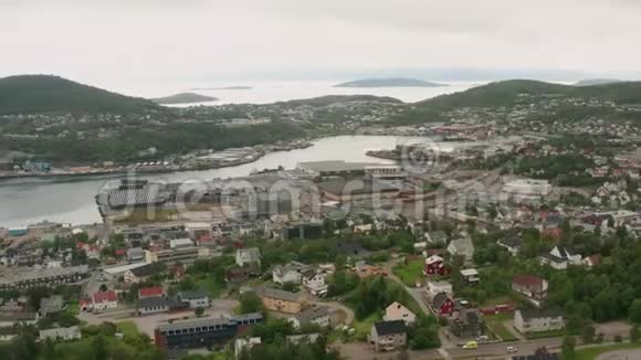 哈尔斯塔德鸟瞰图挪威洛福顿群岛视频的预览图