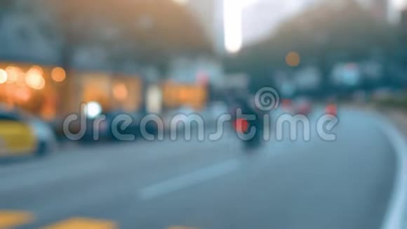 城市在夜间背景与汽车重点以外的背景视频的预览图