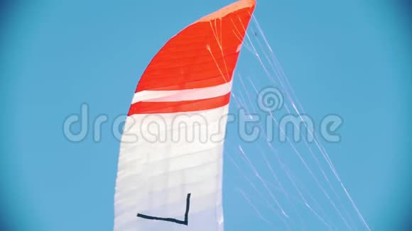 放飞彩帆让风筝登上天空视频的预览图
