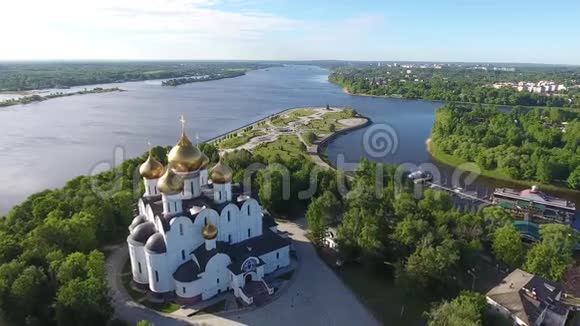 在雅罗斯拉夫尔设想大教堂以观赏伏尔加河视频的预览图