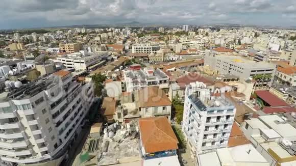 飞越塞浦路斯拉纳卡气象学家收集最新地理空间数据视频的预览图