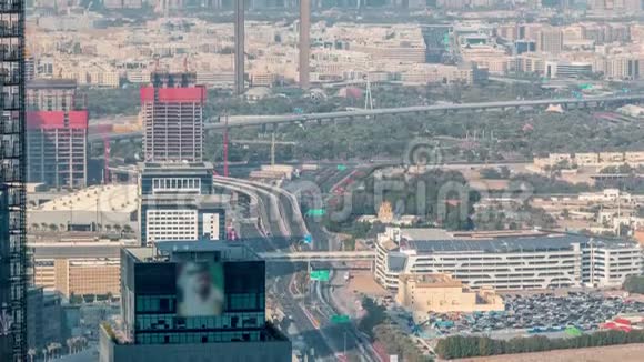 空中景观金融和Zabeel地区时间推移与交通和正在建设的建筑与起重机从视频的预览图