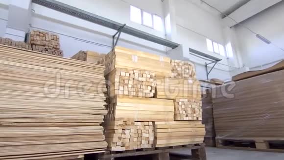 库存商业仓库的木制木板视频的预览图