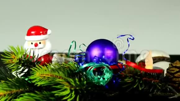 圣诞装饰与圣诞老人斯托伦和热红葡萄酒双关视频的预览图