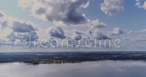 里加湖无人驾驶飞机绿色自然夏天风景水空气视频的预览图
