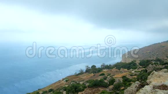 马耳他丁利悬崖上空的雨云视频的预览图
