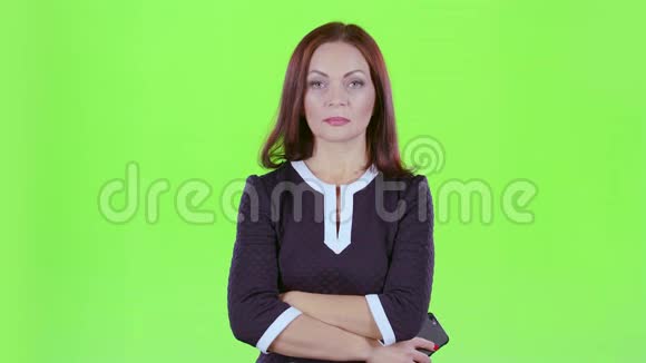 女士和男朋友骂了电话绿色屏幕视频的预览图
