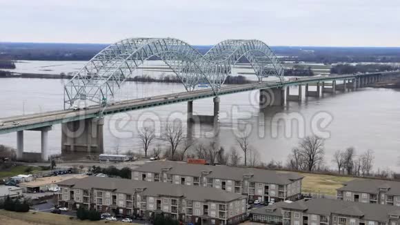 田纳西州孟菲斯密西西比河大桥的时间推移视频的预览图