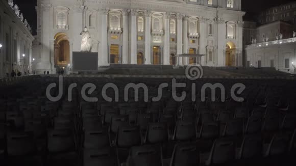 梵蒂冈的教皇听众前夜圣彼得大教堂外的大座位区视频的预览图