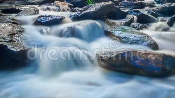 泰国清迈因塔农国家公园著名瀑布视频的预览图