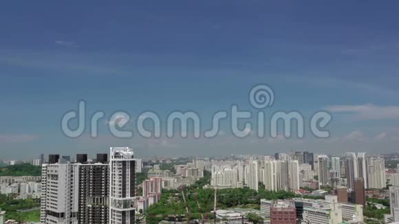 新加坡全景和集装箱港鸟瞰图视频的预览图