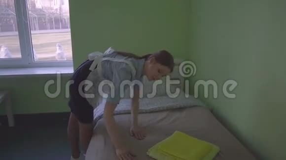 女佣在宿舍里睡觉视频的预览图