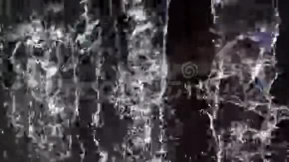 水在喷泉里流动视频的预览图