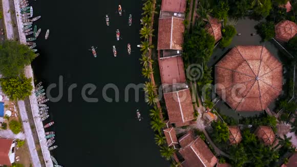 从塔木可乘飞机游览美丽的风景视频的预览图