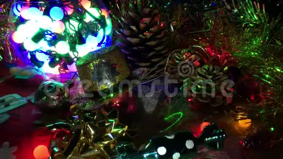 各种圣诞装饰品的组成视频的预览图