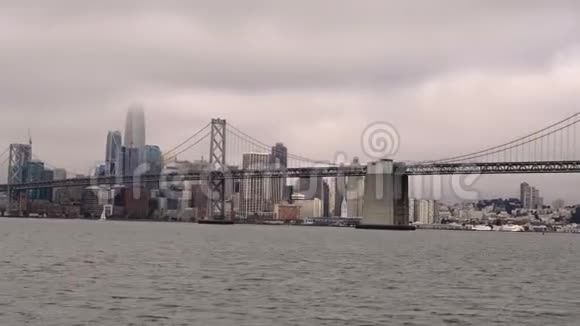 从奥克兰到旧金山的跨湾渡轮视频的预览图
