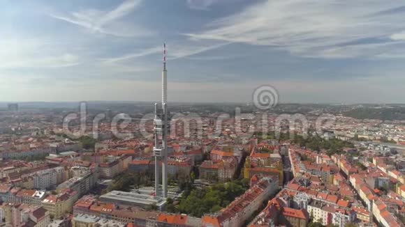 捷克共和国布拉格的无人机空中全景电视塔视频的预览图