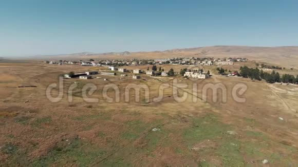 乔治亚沙漠和山区的村庄视频的预览图