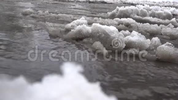 春溪雪冰背景视频的预览图