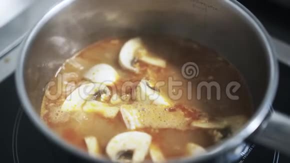 用章鱼和香瓜煮汤视频的预览图