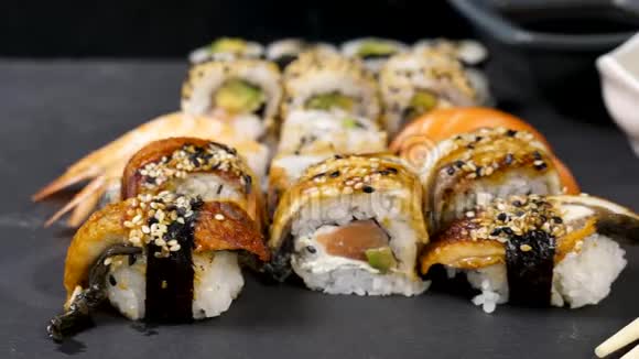 美味健康的寿司卷多利幻灯片视频的预览图