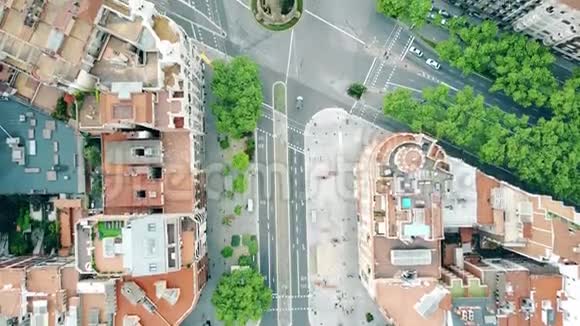 巴塞罗那的街道和住宅视频的预览图
