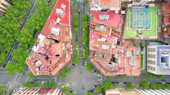 巴塞罗那的住宅和街道视频的预览图