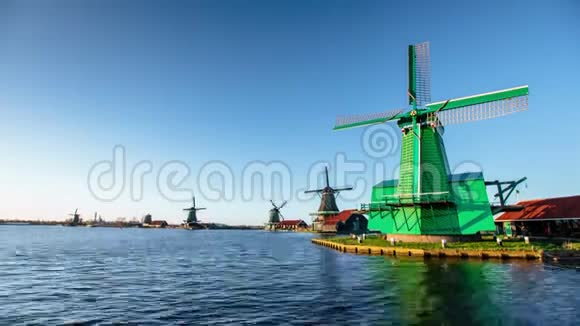 鹿特丹河滨的绿色风车生态工程无害环境的解决办法美丽视频的预览图