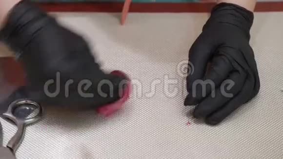 手工制作的焦糖工艺糖果机视频的预览图