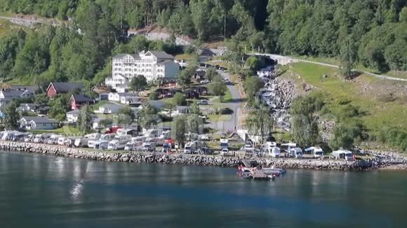 在峡湾海岸露营Geiranger挪威Stranda视频的预览图