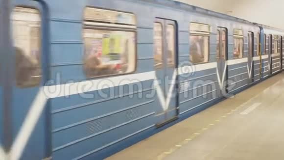 在俄罗斯的地铁视频的预览图