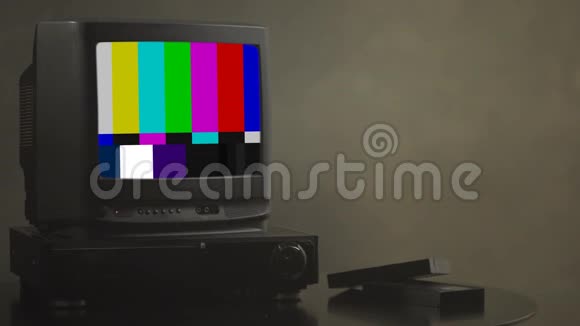电视测试卡带彩虹条几何信号复古硬件1980闪烁的艺术表现出静态误差破碎视频的预览图