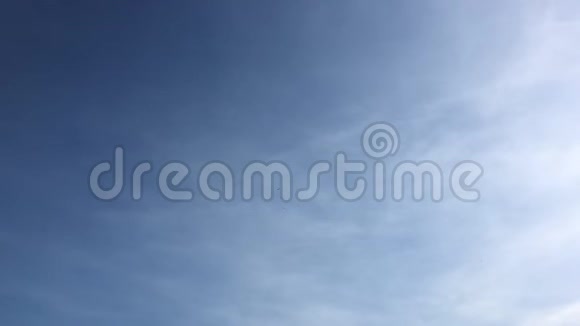 蓝天背景下的美丽云多云的天空蓝天伴云天气自然云白云蓝天和苏视频的预览图