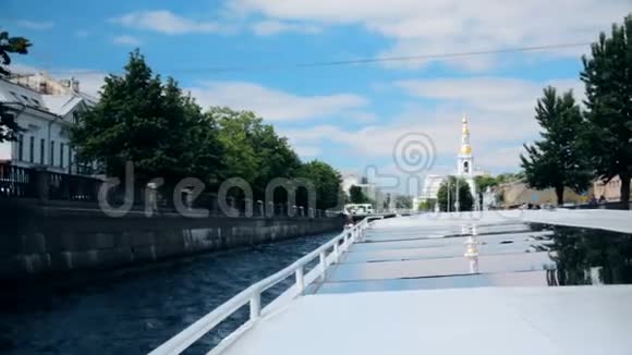 俄罗斯圣彼得堡河第一人称建筑视频的预览图