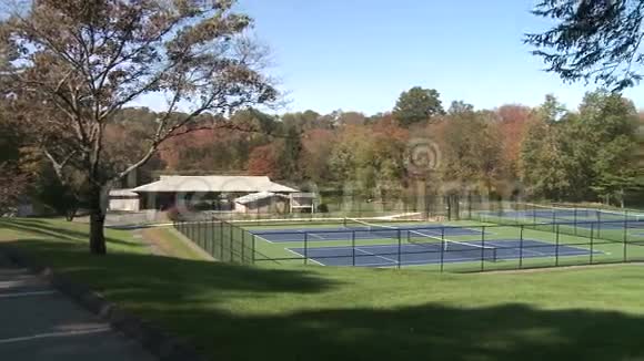 网球场2个中的2个视频的预览图