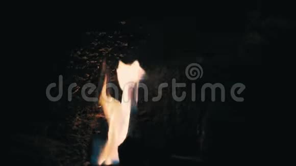 独特的自然现象土耳其Chimera山的燃烧气体视频的预览图