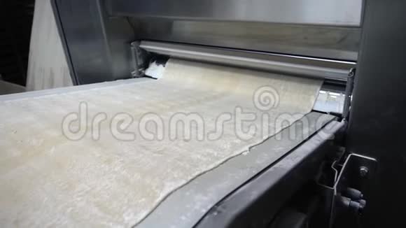 工业工厂糖果面粉制品制造设备视频的预览图