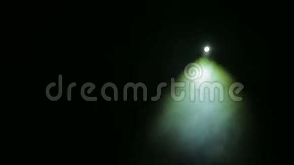 场景照明与轮廓光束的聚光灯在烟雾机视频的预览图