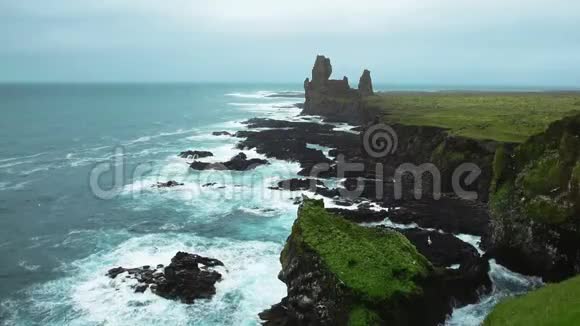 冰岛的朗德兰加尔悬崖视频的预览图