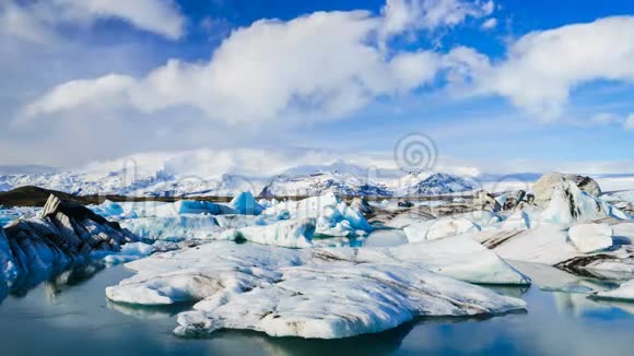 冰岛Jokulsarlon冰川泻湖融化冰山4时间推移视频的预览图