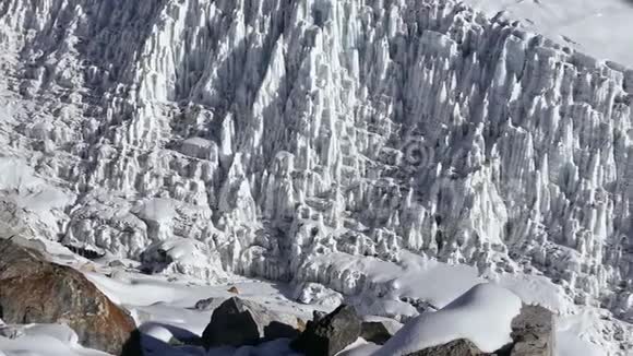 喜马拉雅山脉大冰川雪冰全景4k视频的预览图