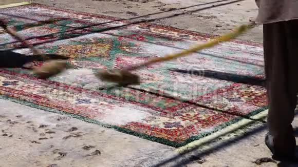 阿富汗地毯正在清洗视频的预览图